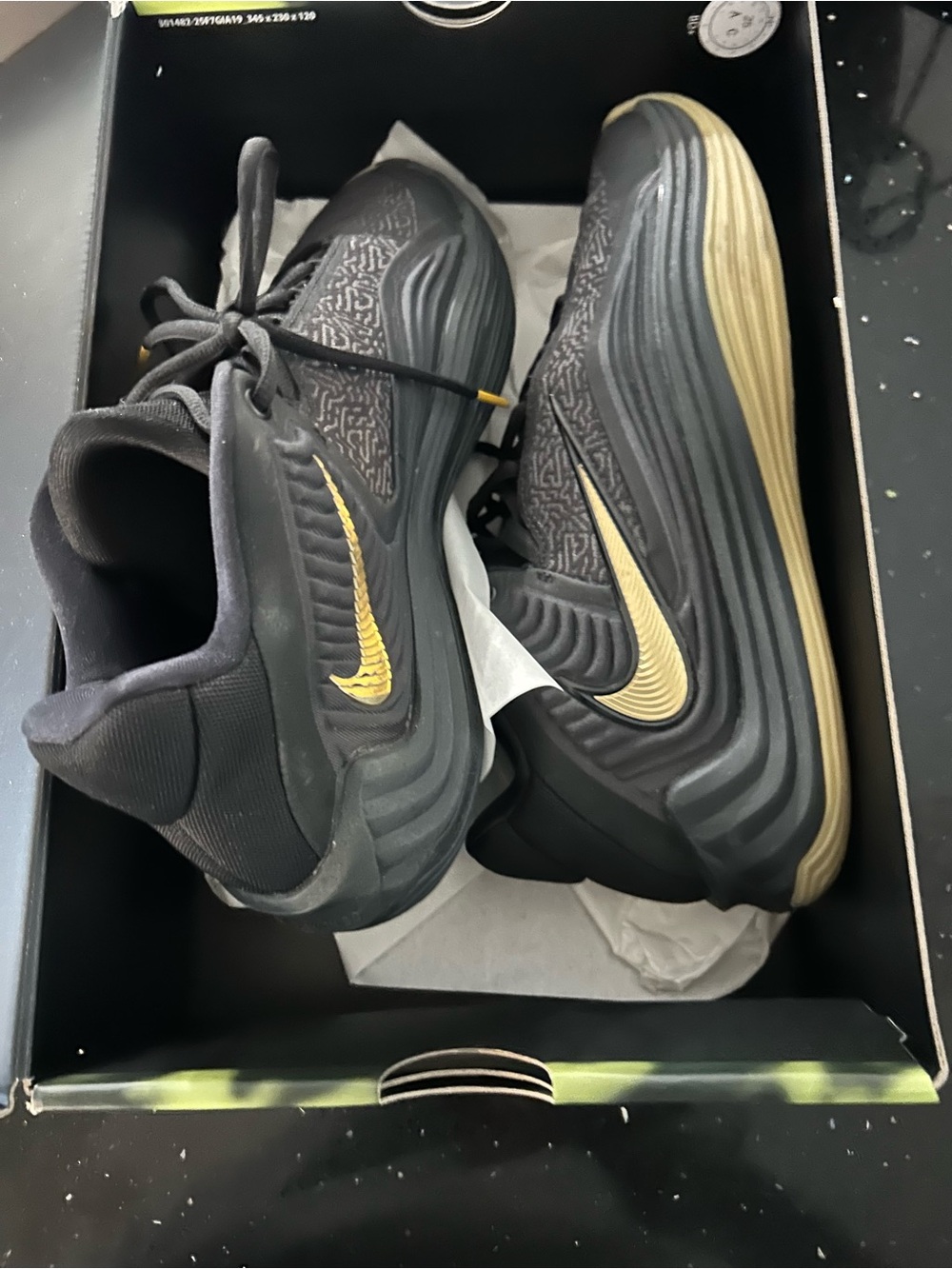 Nike Men’s Black and Gold Athletic Sneakers basketball shoes! Barely worn